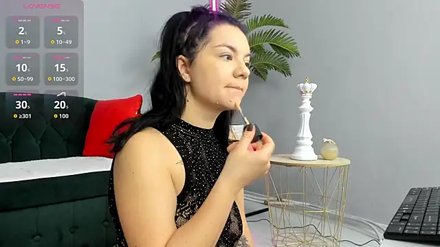 Snapshot of AshleyBrook13 chatting on 12-15-25, 08:14 AshleyBrook13 online show from 12-15-25, 08:14