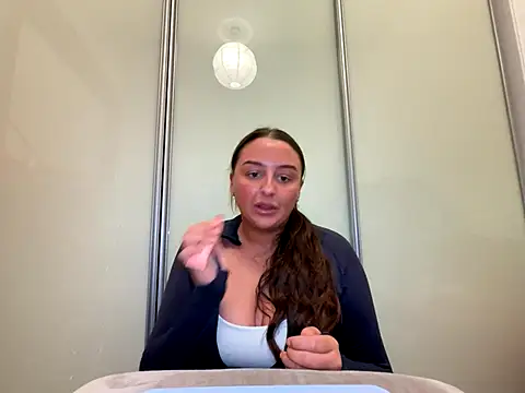 Playfulvixen25 online show from 10-09-25, 08:31