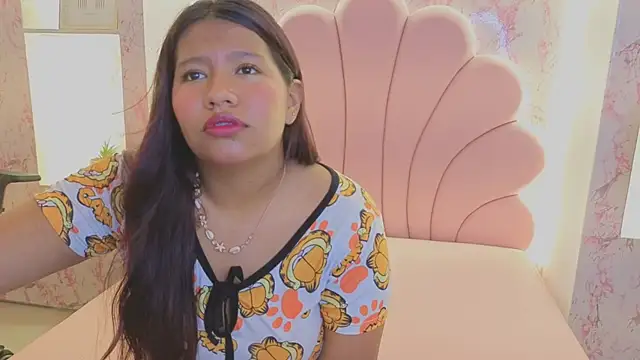 Snapshot of Sharon_Curvy chatting on 10-10-25, 01:39 Sharon Curvy online show from 10-10-25, 01:39