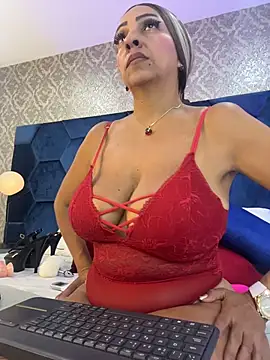 Angelina Roa online show from 04-18-26, 07:07