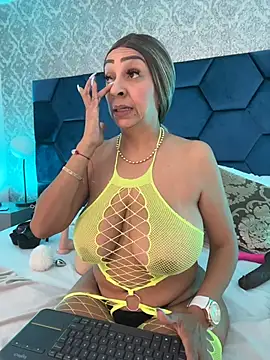 Angelina Roa online show from 06-30-26, 02:28
