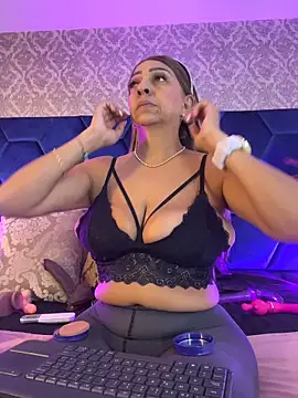 Angelina Roa online show from 05-08-26, 02:32