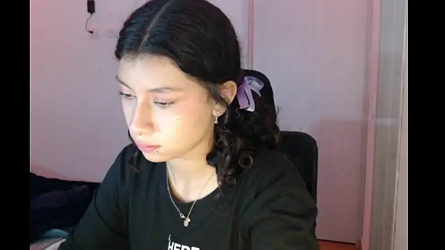 Ivonnybonn online show from 11-14-25, 10:41