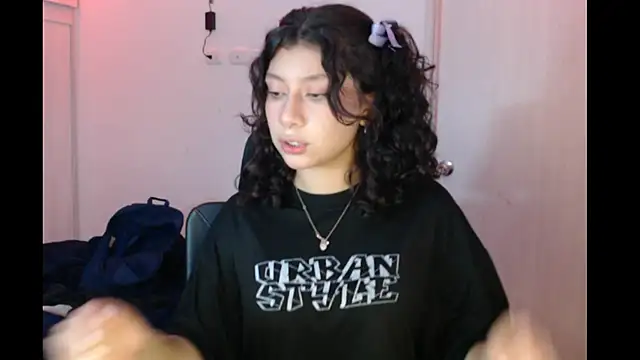 Ivonnybonn online show from 11-18-25, 07:33