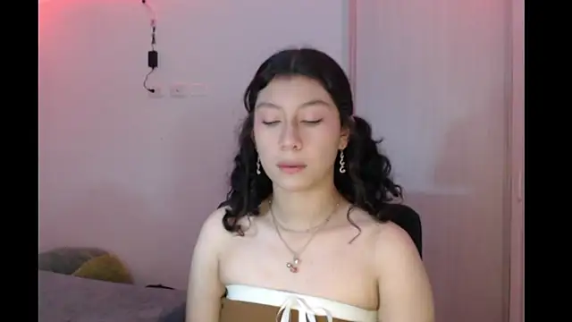 Ivonnybonn online show from 11-29-25, 02:44