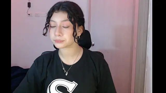 Ivonnybonn online show from 11-20-25, 07:09