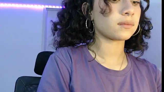 Snapshot of Ivonnybonn chatting on 10-16-25, 06:32 Ivonnybonn online show from 10-16-25, 06:32