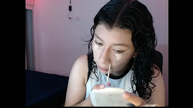 Ivonnybonn online show from 10-29-25, 08:52