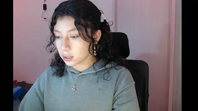 Ivonnybonn online show from 11-30-25, 01:50