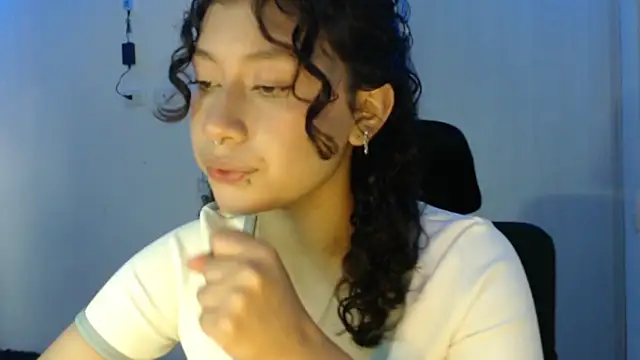 Snapshot of Ivonnybonn chatting on 10-24-25, 03:22 Ivonnybonn online show from 10-24-25, 03:22