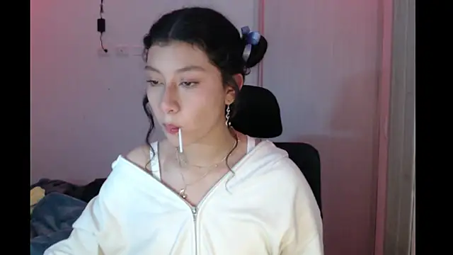 Ivonnybonn online show from 11-26-25, 07:19