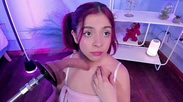 KathiaSaenz  online show from 10-10-25, 04:02