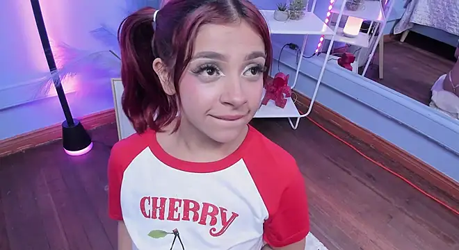 KathiaSaenz  online show from 12-17-25, 04:17