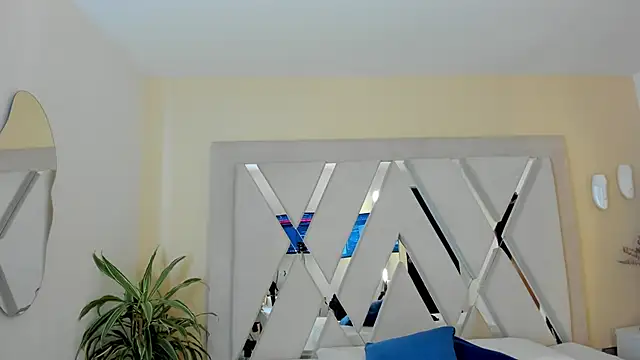 Snapshot of ChannelFoxxx chatting on 10-23-25, 04:00 ChannelFoxxx online show from 10-23-25, 04:00