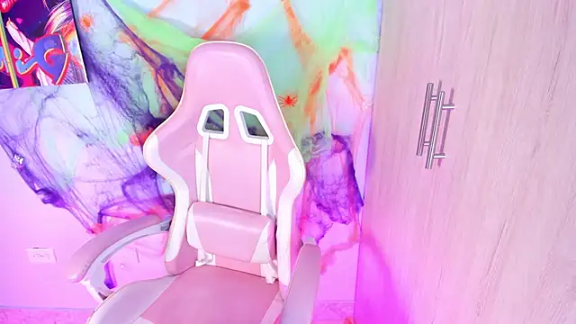 Snapshot of Athenea__fox chatting on 10-31-25, 11:40 Athenea fox online show from 10-31-25, 11:40