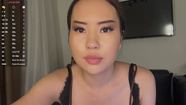 Ur neighbor Kira online show from 04-10-26, 02:13