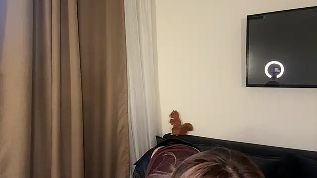 Ur neighbor Kira online show from 03-28-26, 01:23