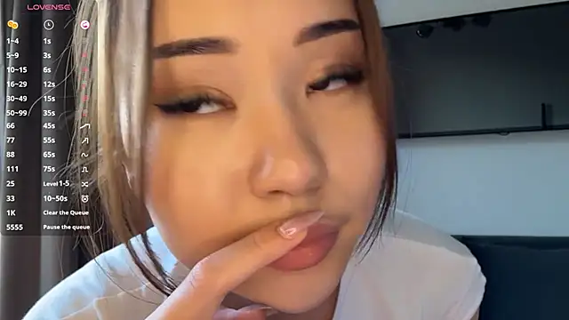 Ur neighbor Kira online show from 05-29-26, 01:50