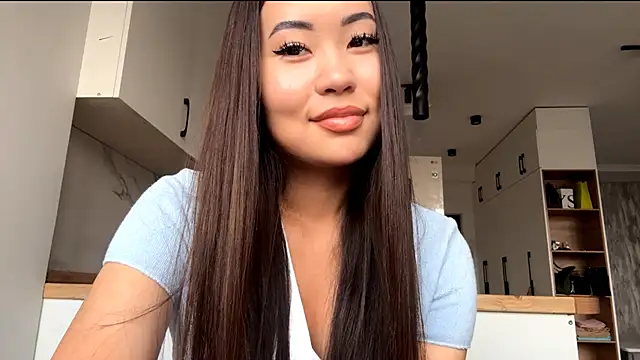 Snapshot of Ur_neighbor_Kira chatting on 10-12-25, 11:11 Ur neighbor Kira online show from 10-12-25, 11:11
