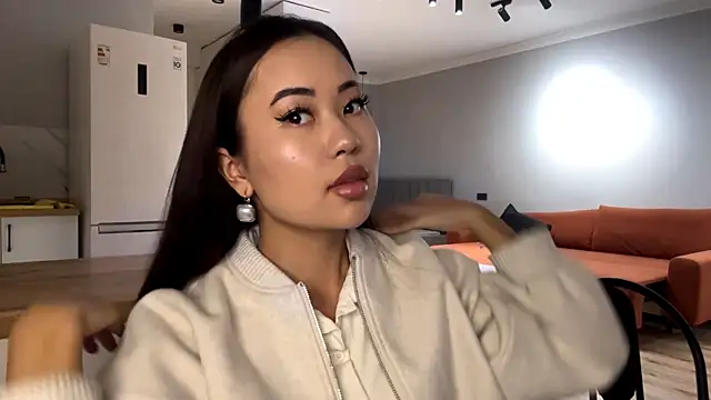 Ur neighbor Kira online show from 11-02-25, 12:21