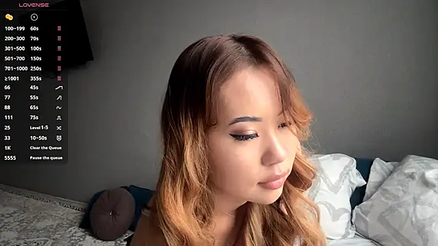 Ur neighbor Kira online show from 02-12-26, 11:10