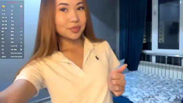 Ur neighbor Kira online show from 01-10-26, 01:17