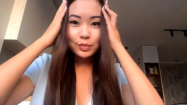 Ur neighbor Kira online show from 10-25-25, 11:42