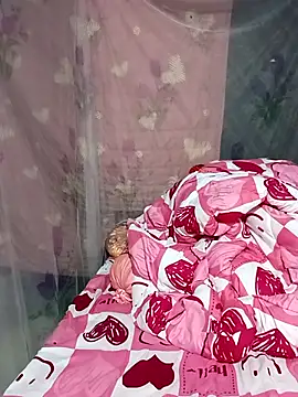 Snapshot of buddy-sexy chatting on 04-04-26, 01:17 buddy-sexy online show from 04-04-26, 01:17