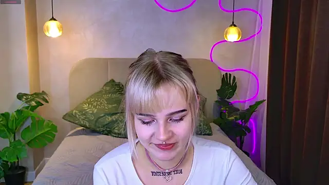 Snapshot of MayWins chatting on 10-03-25, 09:05 MayWins online show from 10-03-25, 09:05