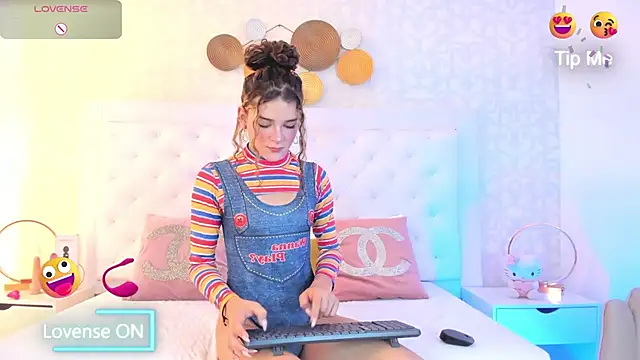 Snapshot of kendallspears_1 chatting on 10-11-25, 03:40 kendallspears 1 online show from 10-11-25, 03:40