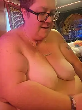Snapshot of violentviolet68 chatting on 06-17-26, 03:44 violentviolet68 online show from 06-17-26, 03:44