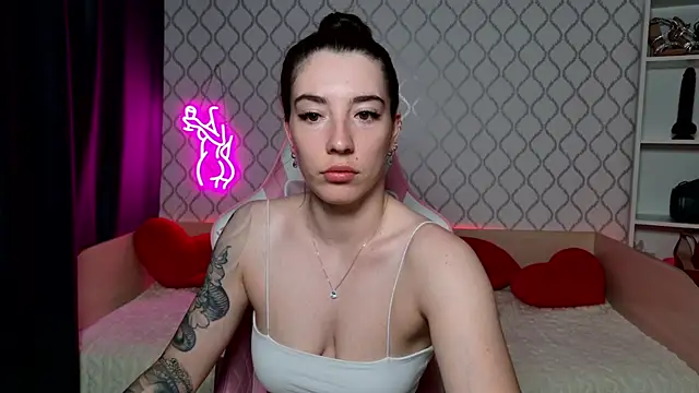 Curious Lily online show from 05-06-26, 12:58