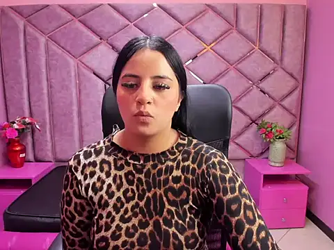 Snapshot of ValerySwett__ chatting on 11-13-25, 03:43 ValerySwett online show from 11-13-25, 03:43