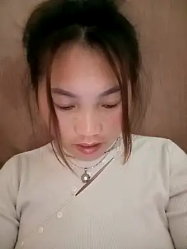 min-xinh online show from 11-22-25, 04:11