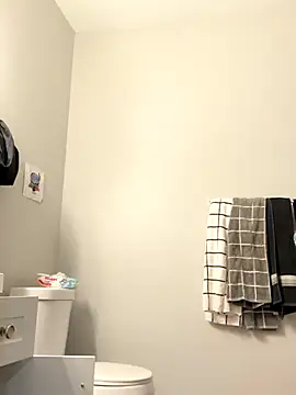 yunniq online show from 10-21-25, 11:04