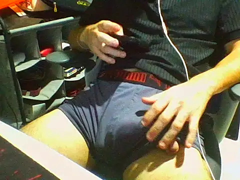 AlbertoRuiz086 online show from 10-28-25, 06:23