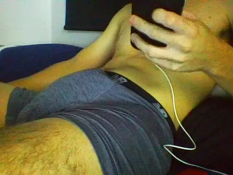 Snapshot of AlbertoRuiz086 chatting on 10-16-25, 06:21 AlbertoRuiz086 online show from 10-16-25, 06:21