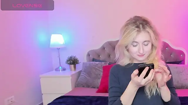 CamillaDreamer online show from 11-27-25, 04:40