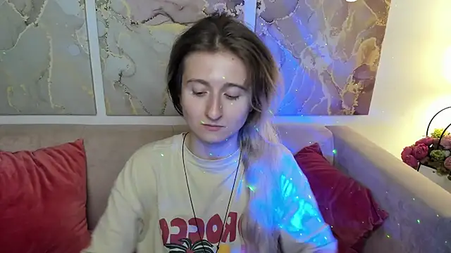 Snapshot of CamillaDreamer chatting on 07-16-26, 05:10 CamillaDreamer online show from 07-16-26, 05:10