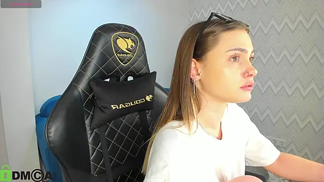 KarinaBroks online show from 11-25-25, 09:42