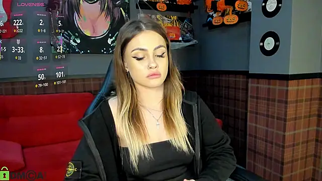 KarinaBroks online show from 10-30-25, 03:20