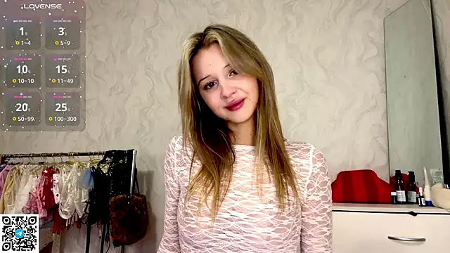 Snapshot of LindyEckland chatting on 10-15-25, 12:24 LindyEckland online show from 10-15-25, 12:24