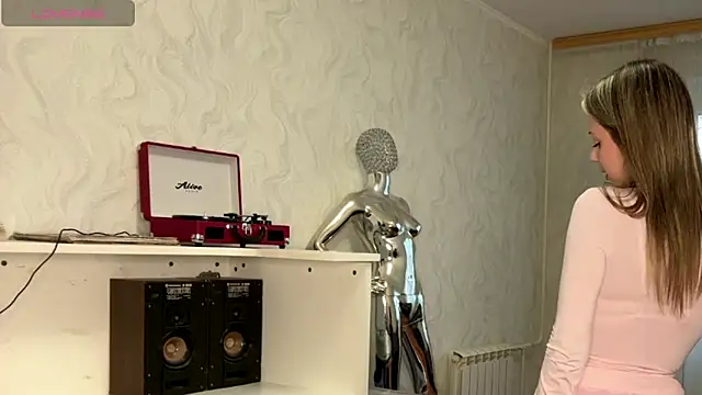 LindyEckland online show from 04-06-26, 12:28