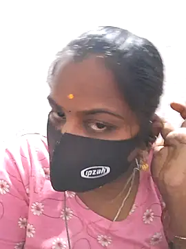 Snapshot of Tamil_Hot_Sindhu chatting on 11-14-25, 05:16 Tamil Hot Sindhu online show from 11-14-25, 05:16