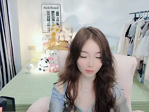 Snapshot of Gardenia-222 chatting on 10-17-25, 06:17 Gardenia-222 online show from 10-17-25, 06:17