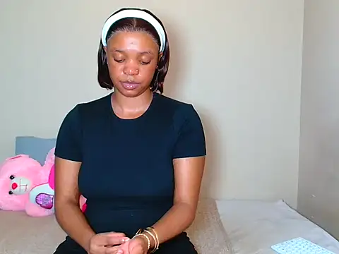 Snapshot of SlimSexxy21 chatting on 10-16-25, 06:43 SlimSexxy21 online show from 10-16-25, 06:43