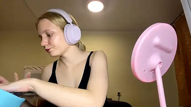 xX Looola Xx online show from 10-18-25, 05:26