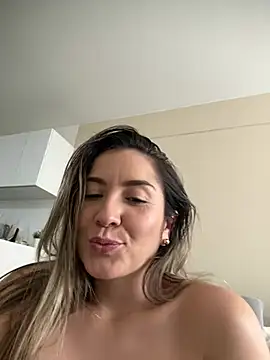 Snapshot of Mariana_gom chatting on 07-06-26, 03:03 Mariana gom online show from 07-06-26, 03:03