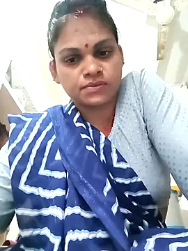 Snapshot of SHMA-77 chatting on 10-11-25, 04:30 SHMA-77 online show from 10-11-25, 04:30