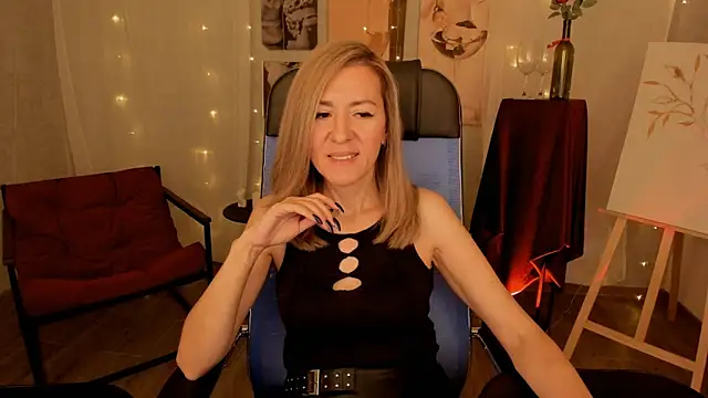 DonnaSmitth online show from 12-19-25, 03:58